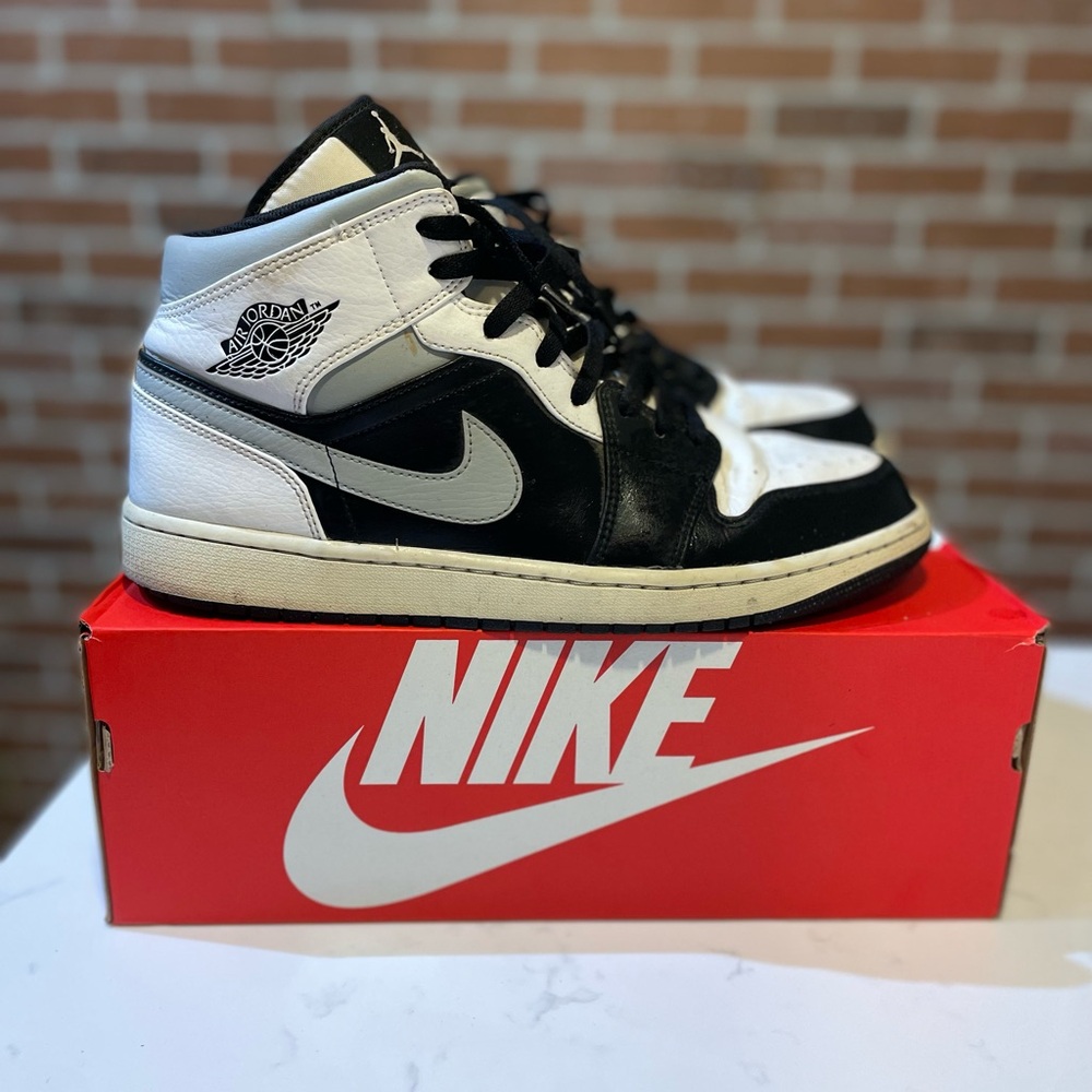 Nike Air Jordan High-Top Black White Sneakers